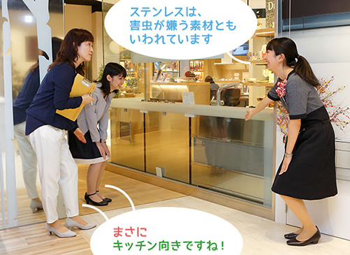田島さん「ステンレスは、害虫が嫌う素材ともいわれています」山橋・川口「まさにキッチン向きですね!」
