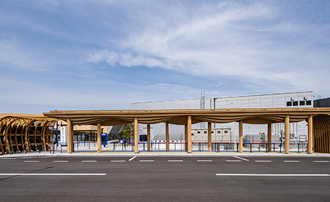 万博バス停建築プロジェクト 東ゲート南停留所（通称：wavy）