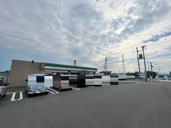 ファミリーマートあま桂店 674m 写真撮影日：2022-08-27 