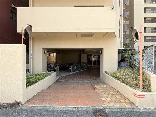 マンション東側出入口
