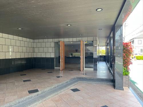 マンション出入口－２