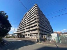 名鉄常滑線「尾張横須賀」駅 徒歩5分。総113戸、地上11階建マンション。4階部分、南東向き住戸。