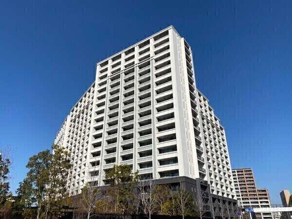 JR線他「名古屋」駅徒歩12分、地下鉄東山線「亀島」駅徒歩6分と交通アクセス良好、便利な立地です。