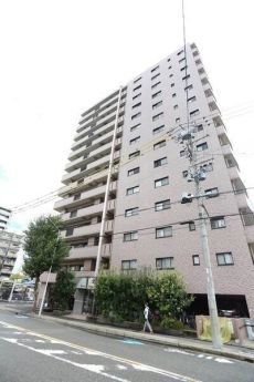 名鉄名古屋本線「山王」駅まで徒歩10分の立地。2011年に外壁塗装、屋上防水工事が実施されています。