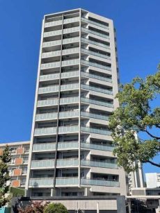 地下鉄東山線「星ヶ丘」駅 徒歩4分の立地。駅前は商業施設が充実、暮らしやすい便利なエリアです。