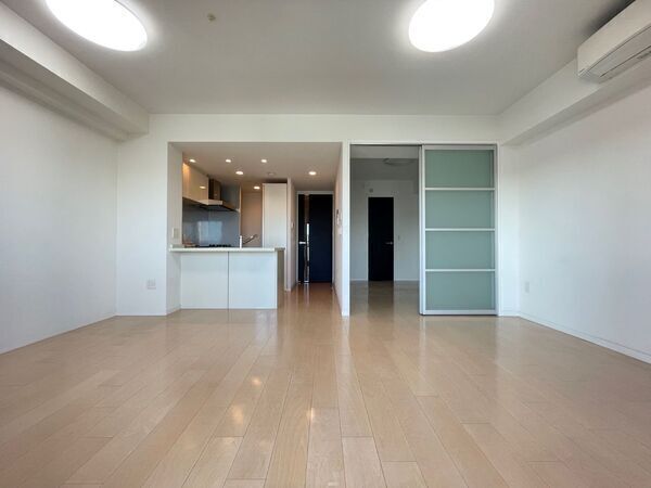 大切なペットと一緒に暮らせるマンションです(規約あり)。LDはペットにも優しい床暖房付きです。