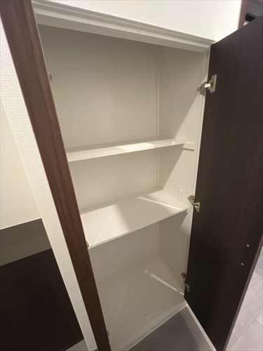廊下　物入