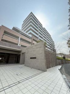 地下鉄鶴舞線「塩釜口」駅徒歩4分。「アオキスーパー植田店」まで約610ｍなど、買い物施設も身近です。