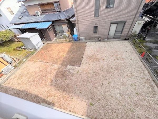 庭  写真撮影日：2025-03-28