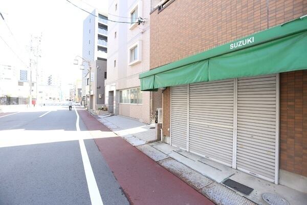水回りは1階に集結し、家事・生活動線良好な間取り。各水回りには窓があり、通気性にも配慮されています。