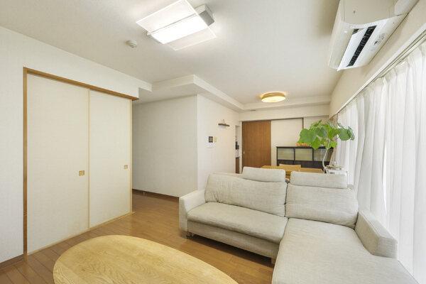 横型リビングダイニングになり、光を取り込みます。