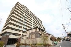JR東海道本線、愛知環状鉄道「岡崎」駅徒歩7分の立地です。スーパーやコンビニが徒歩圏内です。
