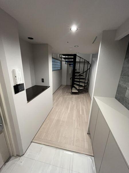 １階玄関・階段