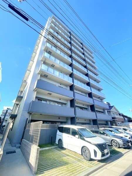 地下鉄東山線「岩塚」駅徒歩6分の好立地。宝交通分譲。2022年5月築、新耐震基準適合マンションです。