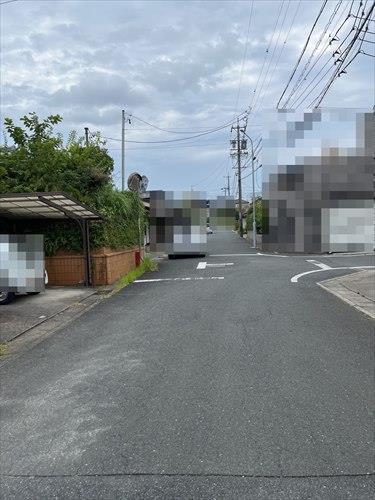 南西側前面道路（２０２５年８月撮影）