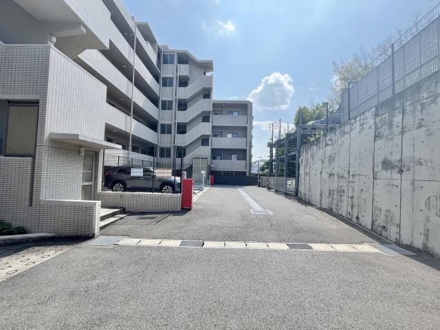 駐車場(共用設備)  写真撮影日：2025-08-21