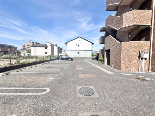 駐車場(共用設備)  写真撮影日：2025-08-21