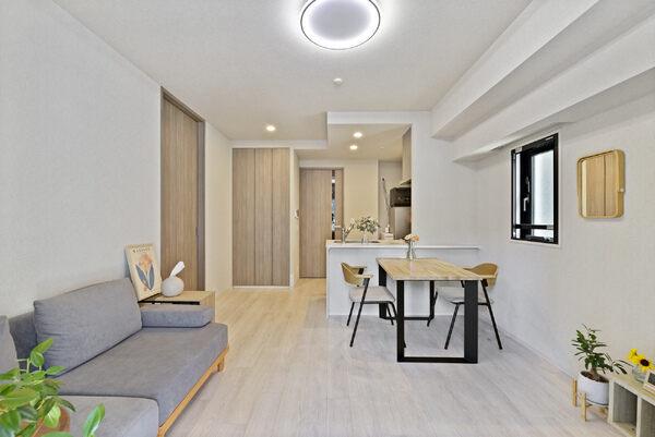 ※販売対象に家具・調度品は含まれません。豊富な収納が魅力の住まい。リビングに使い勝手の良い収納有り。