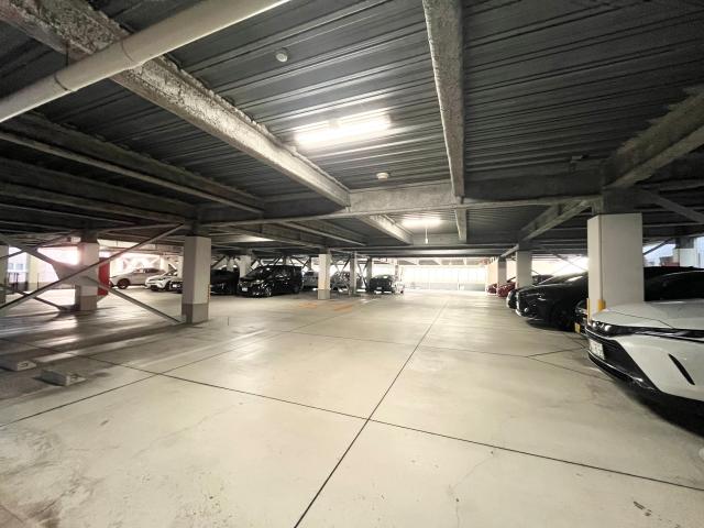 駐車場(共用設備)  写真撮影日：2025-10-23