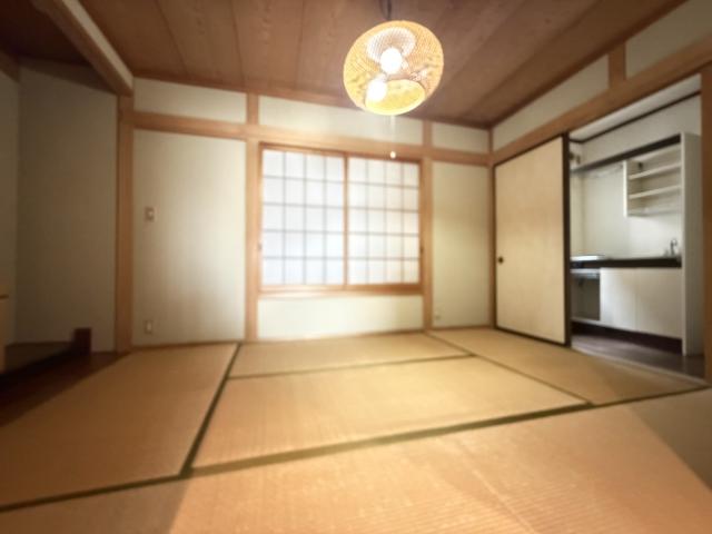 リビング以外の居室  写真撮影日：2025-10-24