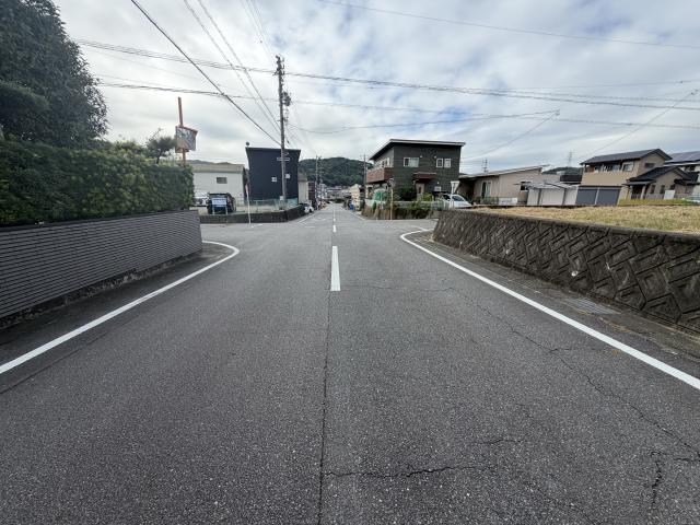 前面道路含む現地写真  写真撮影日：2025-10-24