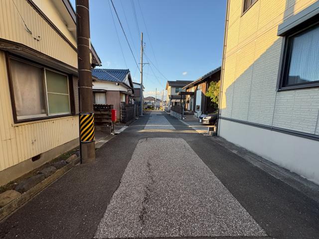 前面道路含む現地写真  写真撮影日：2025-11-02