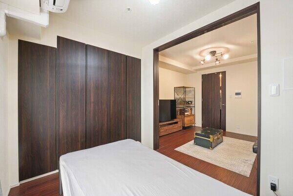 南側洋室の為、採光良好です。また充実した収納です。