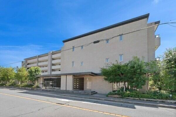 地下鉄東山線「池下」駅徒歩6分、2沿線利用可能な好立地。徒歩圏内に買物施設や小学校があります。