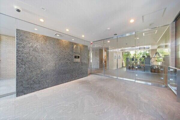 ダブルオートロックや三菱地所コミュニティによる日勤管理体制が採用され、防犯面に配慮されています。