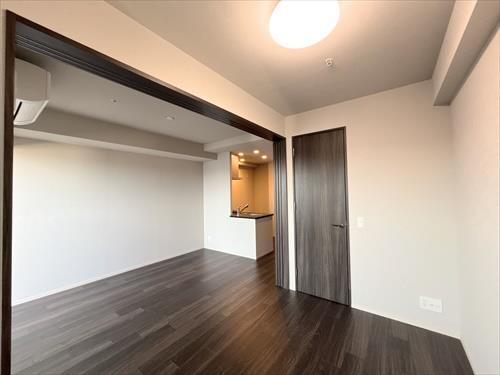 北東側洋室（約４．０帖）