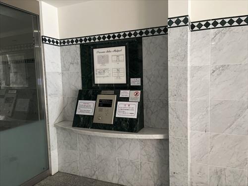 エントランス内