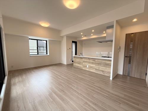 ＬＤＫ約１８．４帖－１