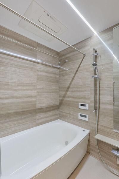 保温浴槽・フラッグストーンフロア・浴室暖房乾燥機設備あり