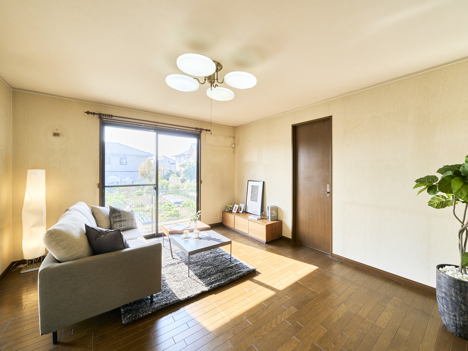 リビング 写真撮影日：11/21/25, 12:00 AM