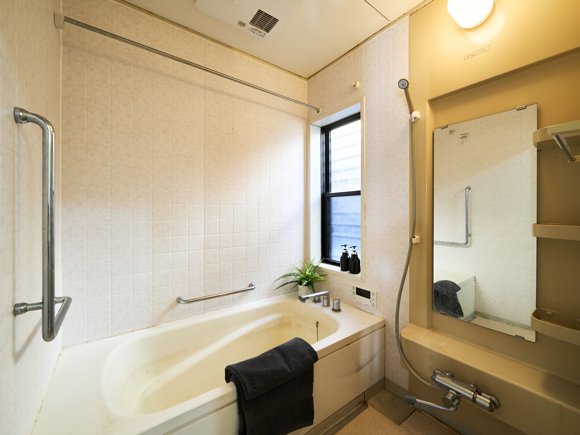 浴室 写真撮影日：11/21/25, 12:00 AM