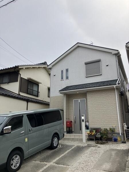 2018年4月築・木造2階建。土地面積はゆとりある約61.57坪(203.55平米)の広さです。