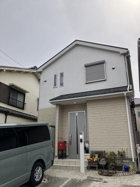 ナチュラルであたたかみのあるカラーの外観が採用されています。開口部が多く、陽当り・通風良好です。