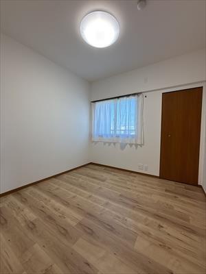 洋室５帖（南側）