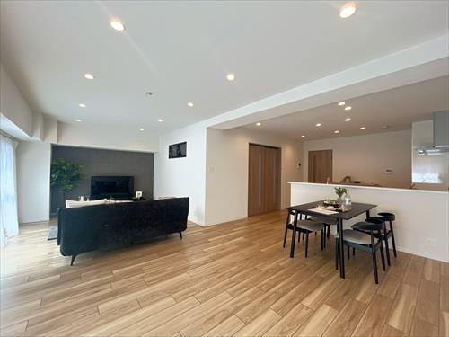 リビング・ダイニング２６．８帖－１