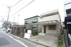 軽量鉄骨造の2階建戸建。旭化成ホームズ施工の長期優良住宅につき、ご家族と快適な暮らしが叶います。
