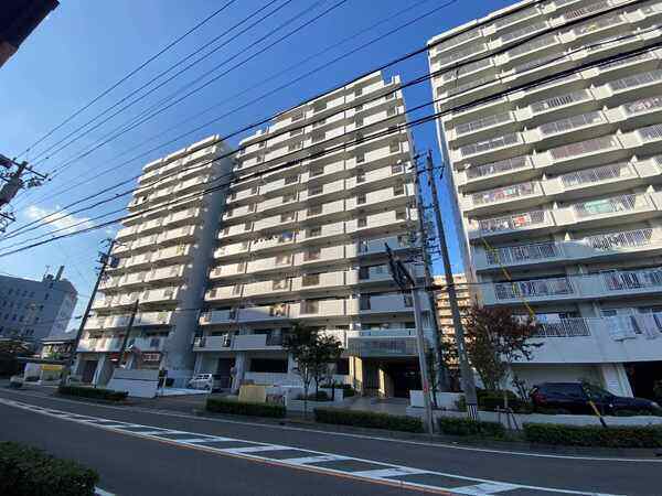 JR東海道本線・名鉄三河線「刈谷」駅徒歩3分、2路線利用可能な立地。ペット飼育可能(規約制限有り)。