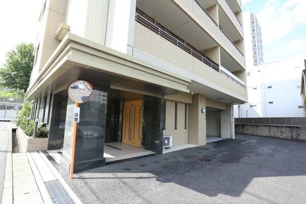 2006年6月築、三菱地所グループ分譲マンション。三菱地所コミュニティにより巡回管理されています。