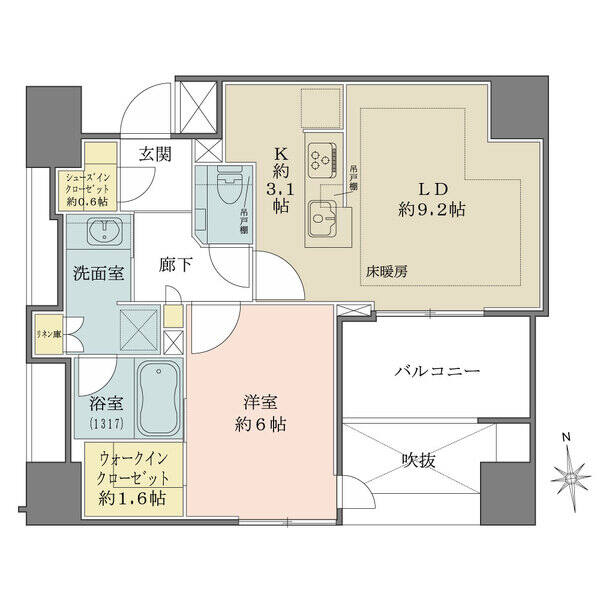 玄関扉は外部から開閉が見えにくい、奥まった位置にございます。リネン庫など、収納豊富な間取りです。
