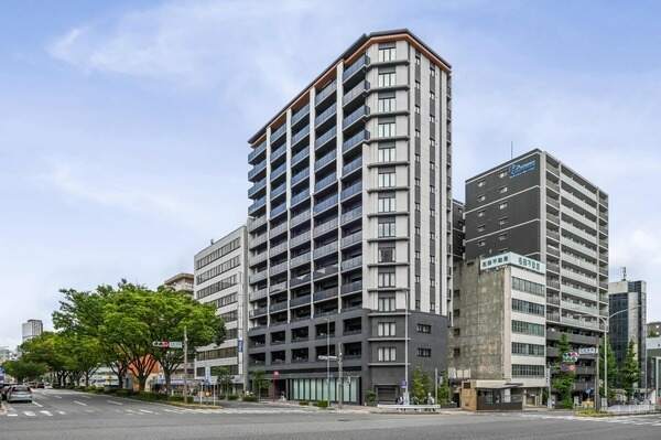 2025年5月築、三菱地所レジデンス分譲マンション。ペット飼育可(細則有り、1住戸2匹まで)。