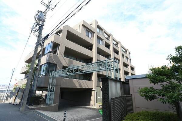 地下鉄東山線「覚王山」駅・「池下」駅まで徒歩11分。竹中工務店施工のRC造・地上6階地下1階建。