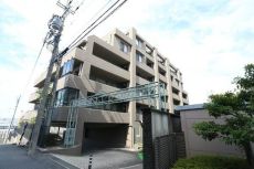 地下鉄東山線「覚王山」駅・「池下」駅まで徒歩11分。竹中工務店施工のRC造・地上6階地下1階建。