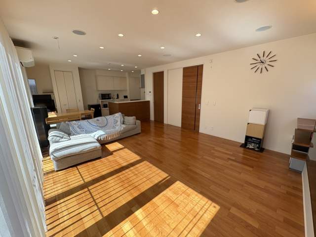 リビング  写真撮影日：2026-10-02