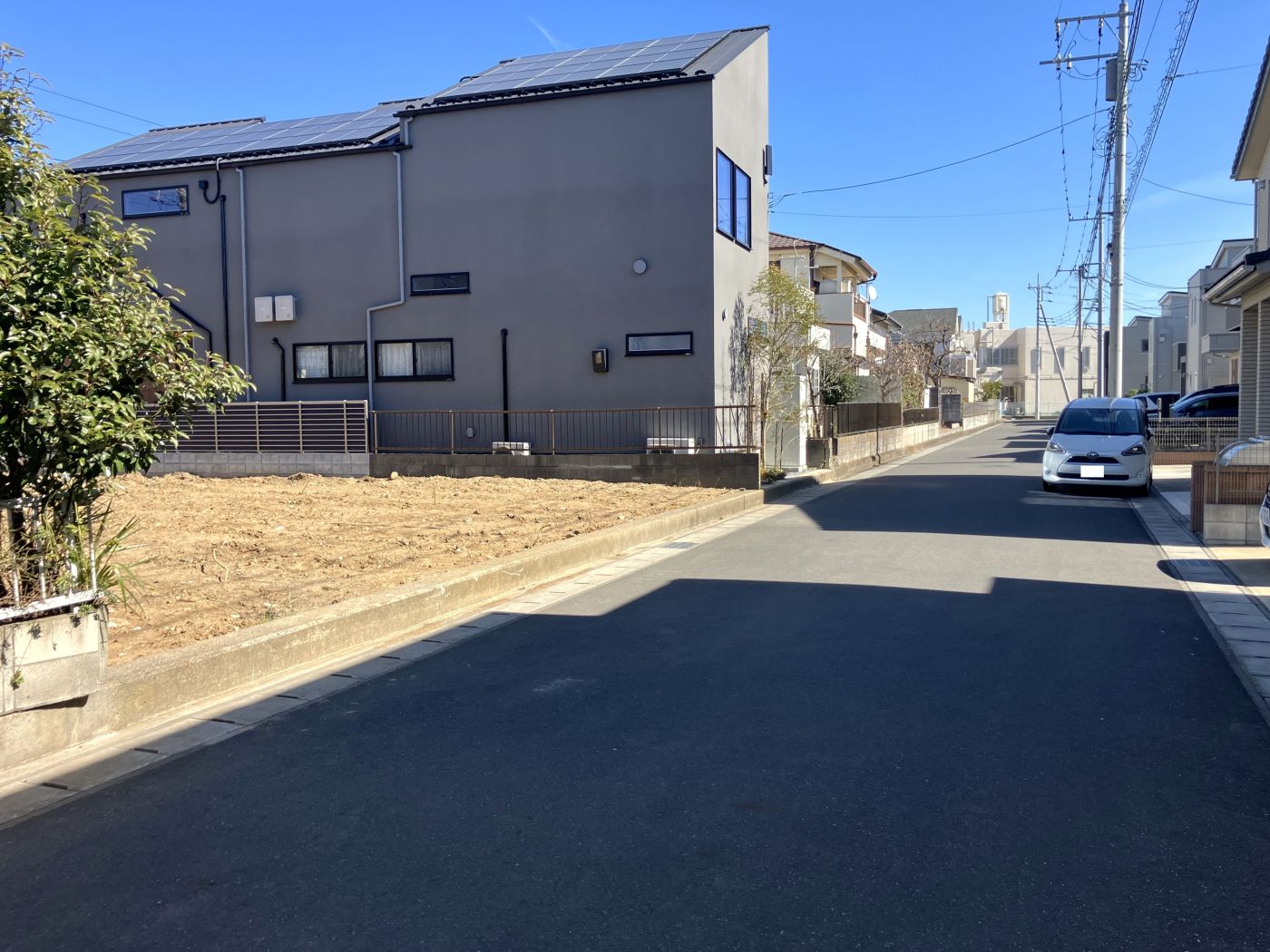 南側前面道路（2025年2月撮影）