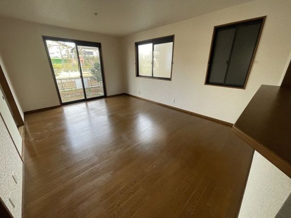リビング  写真撮影日：2025-03-28