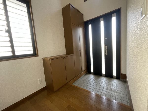 玄関  写真撮影日：2025-03-28